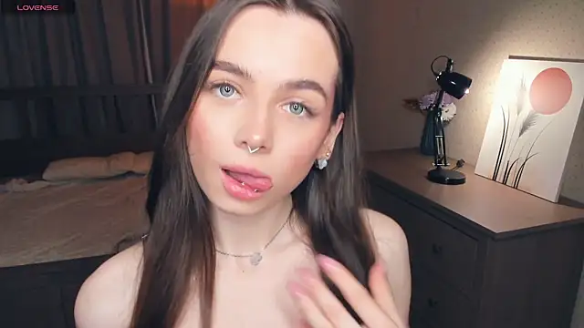 YvonneRobes online show from March 2026 07:08:01 PM