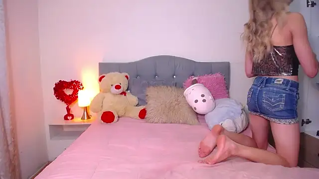 Kitten Riot online show from February 2026 11:57:01 PM