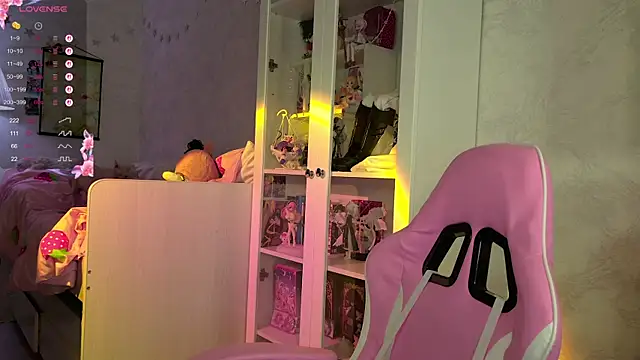 MiraJades online show from April 2026 10:07:01 PM