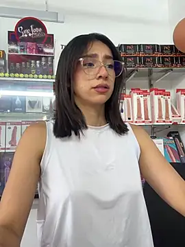 lunaluxury22 online show from March 2026 01:07:02 PM