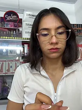 lunaluxury22 online show from February 2026 02:36:01 PM