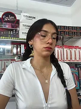 lunaluxury22 online show from February 2026 02:06:02 PM