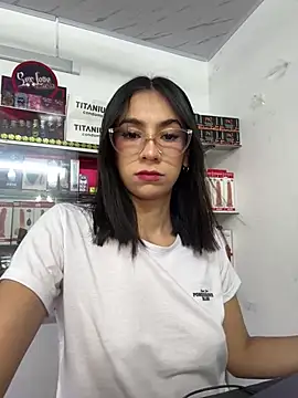 lunaluxury22 online show from March 2026 01:45:01 PM