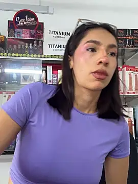 lunaluxury22 online show from March 2026 01:39:01 PM