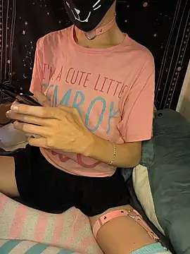 Snapshot of Femboitea-official chatting on December 2025 10:26:02 PM Femboitea-official online show from December 2025 10:26:02 PM