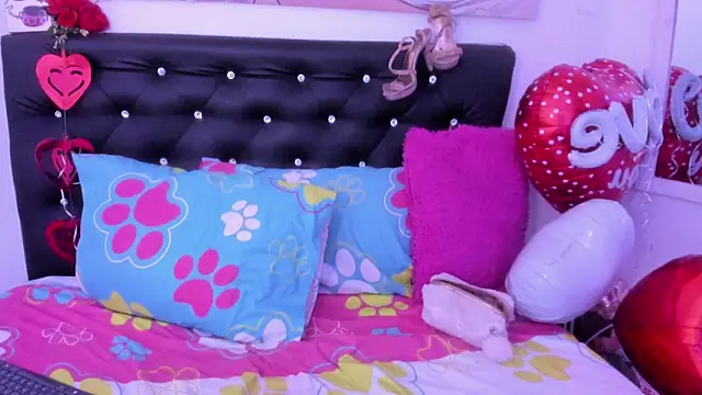 RossieCooper online show from February 2026 07:22:01 PM