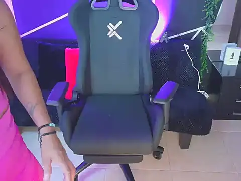 Snapshot of VALERIADANIELS chatting on December 2025 08:47:01 PM VALERIADANIELS online show from December 2025 08:47:01 PM