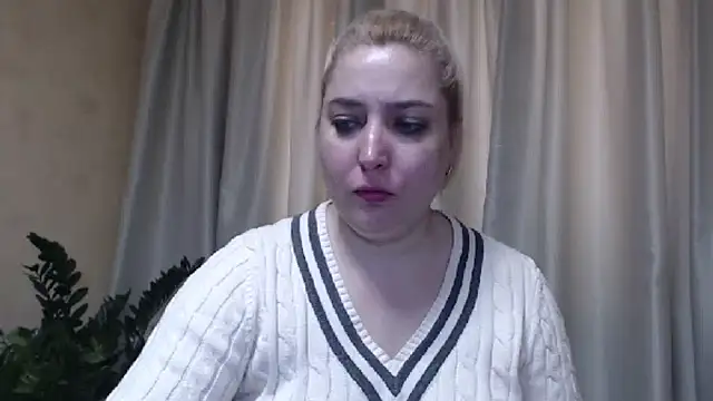 Snapshot of sweetpussy13 chatting on March 2025 06:50:02 AM sweetpussy13 online show from March 2025 06:50:02 AM