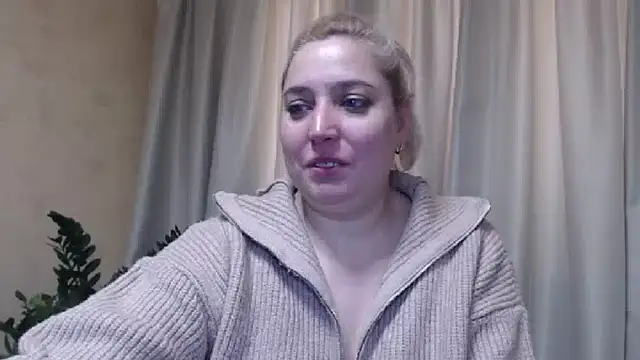 Snapshot of sweetpussy13 chatting on February 2025 06:55:01 AM sweetpussy13 online show from February 2025 06:55:01 AM