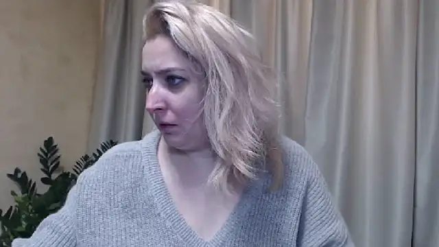 Snapshot of sweetpussy13 chatting on February 2025 06:52:02 AM sweetpussy13 online show from February 2025 06:52:02 AM