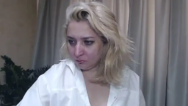 Snapshot of sweetpussy13 chatting on September 2025 06:03:01 AM sweetpussy13 online show from September 2025 06:03:01 AM