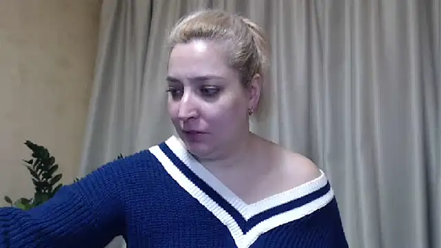 Snapshot of sweetpussy13 chatting on March 2025 09:40:02 AM sweetpussy13 online show from March 2025 09:40:02 AM