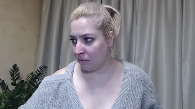 Snapshot of sweetpussy13 chatting on February 2025 06:44:01 AM sweetpussy13 online show from February 2025 06:44:01 AM