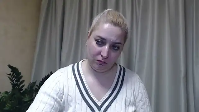 Snapshot of sweetpussy13 chatting on March 2025 09:57:01 AM sweetpussy13 online show from March 2025 09:57:01 AM