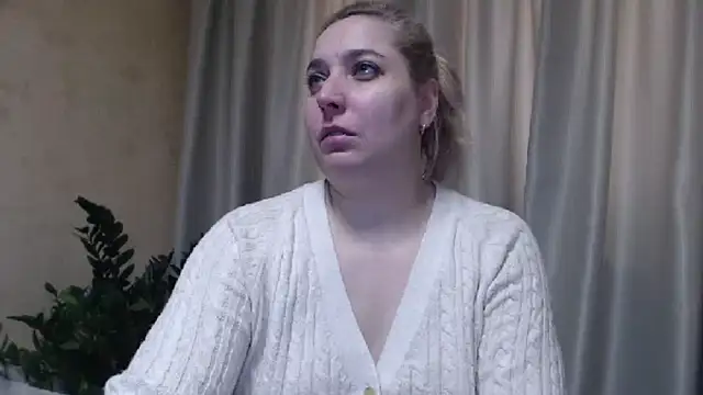 Snapshot of sweetpussy13 chatting on February 2025 07:23:01 AM sweetpussy13 online show from February 2025 07:23:01 AM