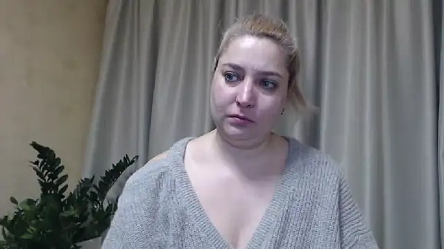 Snapshot of sweetpussy13 chatting on February 2025 03:59:02 AM sweetpussy13 online show from February 2025 03:59:02 AM