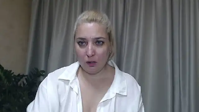 Snapshot of sweetpussy13 chatting on September 2025 05:28:01 AM sweetpussy13 online show from September 2025 05:28:01 AM