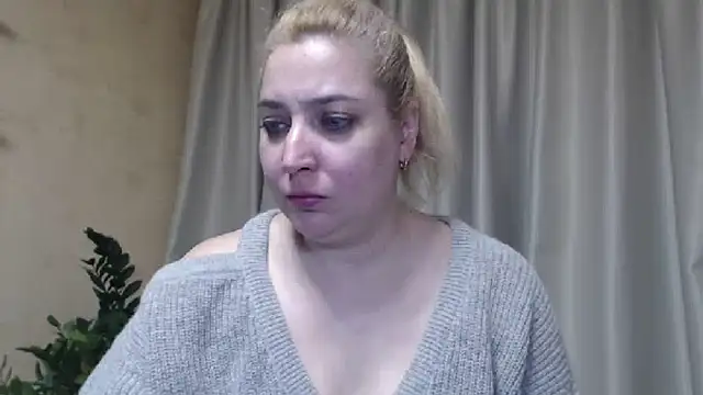 Snapshot of sweetpussy13 chatting on March 2025 06:52:01 AM sweetpussy13 online show from March 2025 06:52:01 AM