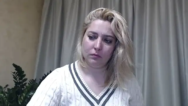 Snapshot of sweetpussy13 chatting on March 2025 10:32:01 AM sweetpussy13 online show from March 2025 10:32:01 AM