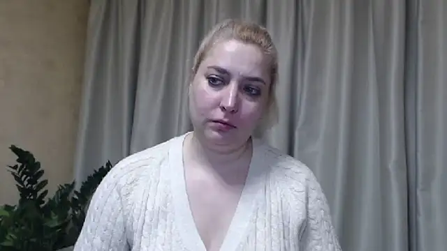 Snapshot of sweetpussy13 chatting on March 2025 06:02:02 AM sweetpussy13 online show from March 2025 06:02:02 AM