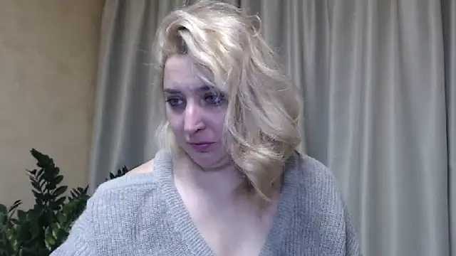 Snapshot of sweetpussy13 chatting on March 2025 07:01:01 AM sweetpussy13 online show from March 2025 07:01:01 AM