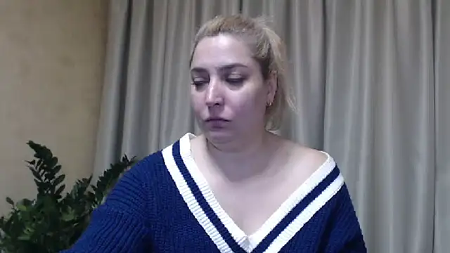 Snapshot of sweetpussy13 chatting on March 2025 06:52:02 AM sweetpussy13 online show from March 2025 06:52:02 AM
