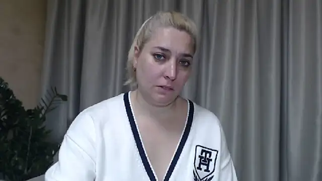 Snapshot of sweetpussy13 chatting on October 2025 06:26:02 AM sweetpussy13 online show from October 2025 06:26:02 AM