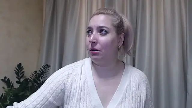 Snapshot of sweetpussy13 chatting on February 2025 07:02:02 AM sweetpussy13 online show from February 2025 07:02:02 AM