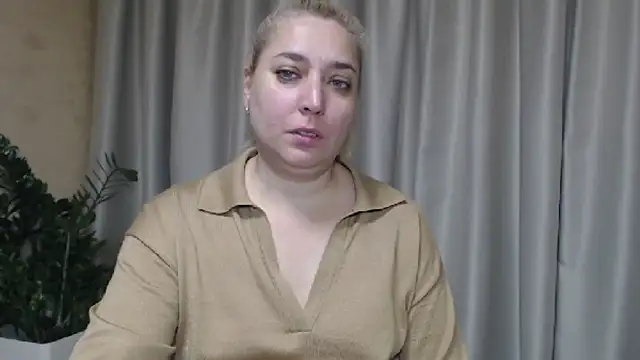 Snapshot of sweetpussy13 chatting on October 2025 06:14:01 AM sweetpussy13 online show from October 2025 06:14:01 AM