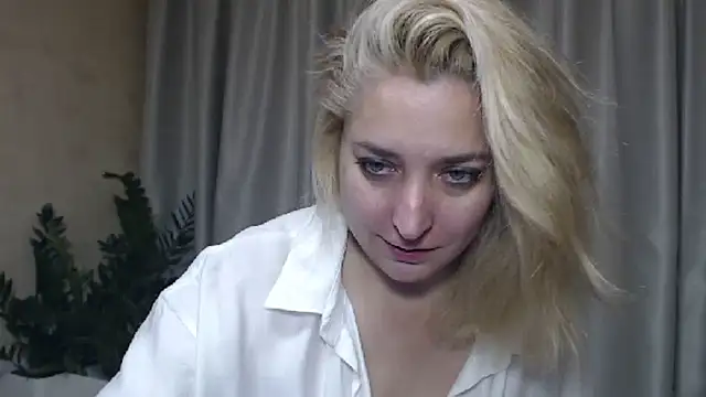 Snapshot of sweetpussy13 chatting on September 2025 05:55:02 AM sweetpussy13 online show from September 2025 05:55:02 AM