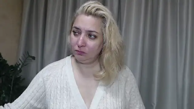 Snapshot of sweetpussy13 chatting on October 2025 06:03:01 AM sweetpussy13 online show from October 2025 06:03:01 AM