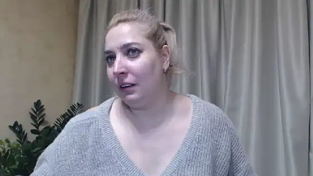 Snapshot of sweetpussy13 chatting on February 2025 06:54:01 AM sweetpussy13 online show from February 2025 06:54:01 AM