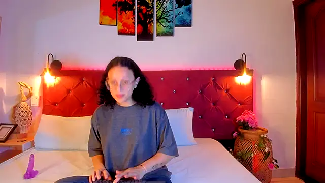 Snapshot of Trixye_Moon chatting on December 2025 04:39:02 AM Trixye Moon online show from December 2025 04:39:02 AM