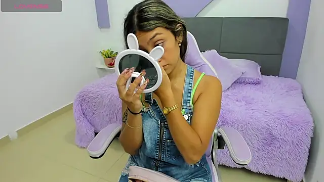 Snapshot of aniie_princess_18 chatting on December 2025 02:27:01 AM aniie princess 18 online show from December 2025 02:27:01 AM