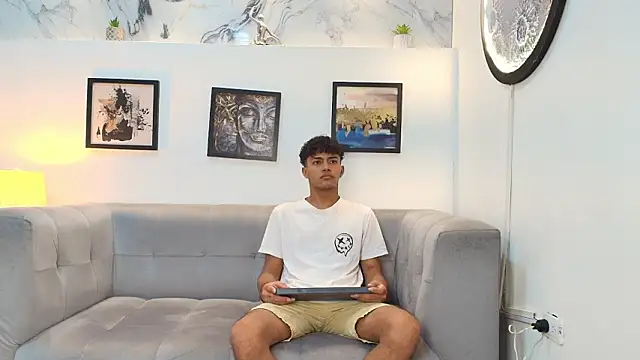 DIAMOND BLACKS online show from February 2026 07:17:02 AM