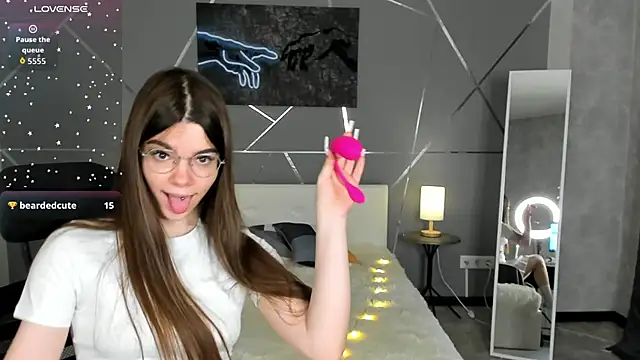 miss  evelyne online show from December 2025 03:31:02 AM