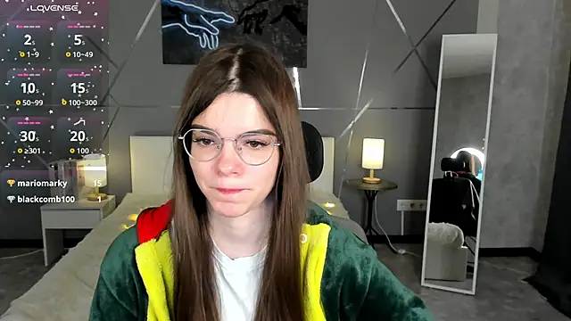 miss  evelyne online show from December 2025 01:30:02 AM