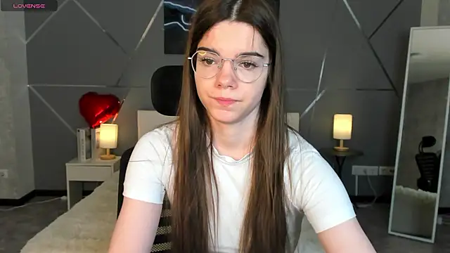 miss  evelyne online show from February 2026 01:04:02 AM