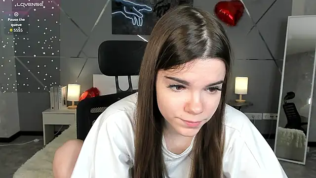 miss  evelyne online show from February 2026 01:07:01 AM