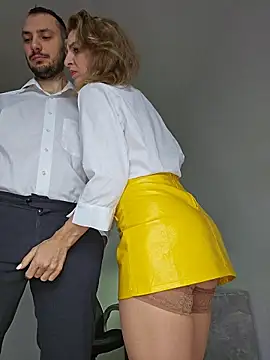 Lovebackground online show from November 2025 08:03:02 AM