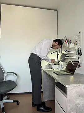 Lovebackground online show from March 2026 07:36:01 AM