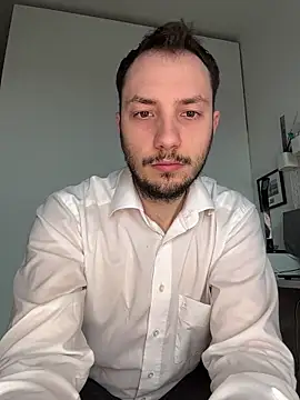 Lovebackground online show from April 2026 08:43:02 AM