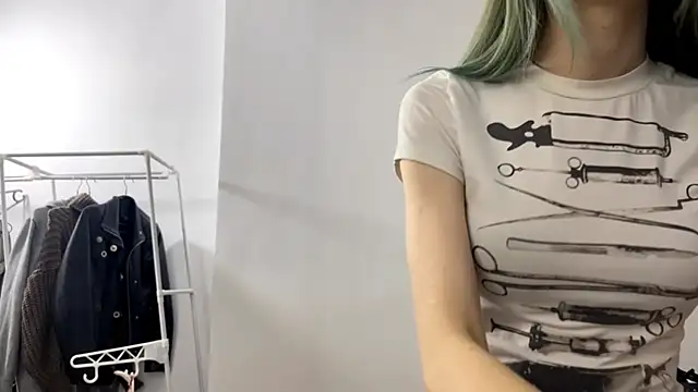 Snapshot of MerIeBremmer chatting on December 2025 05:06:01 PM MerIeBremmer online show from December 2025 05:06:01 PM