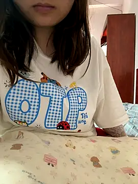 Snapshot of mumulinglin chatting on December 2025 04:03:02 AM mumulinglin online show from December 2025 04:03:02 AM