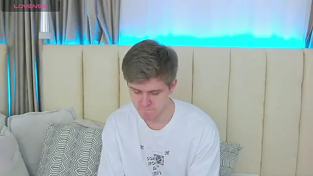 Snapshot of NickJohnas chatting on January 2026 05:00:02 AM NickJohnas online show from January 2026 05:00:02 AM