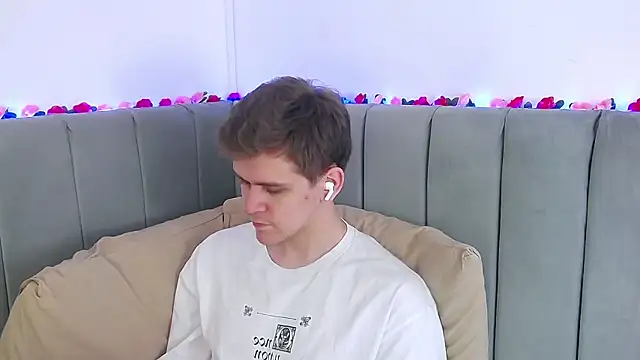 Snapshot of NickJohnas chatting on February 2026 03:41:01 AM NickJohnas online show from February 2026 03:41:01 AM