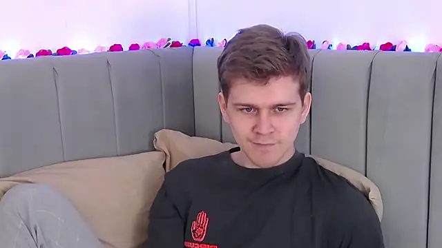 Snapshot of NickJohnas chatting on February 2026 12:37:01 PM NickJohnas online show from February 2026 12:37:01 PM