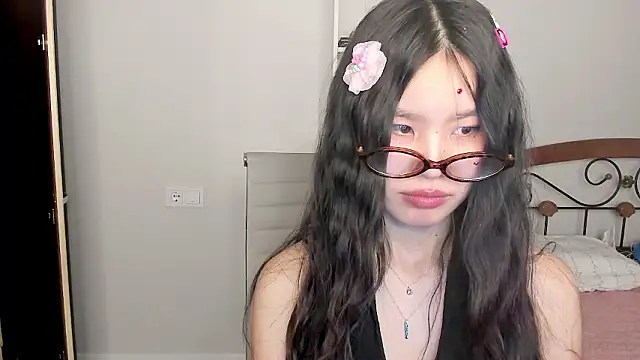 amiya cute online show from February 2026 05:01:02 PM