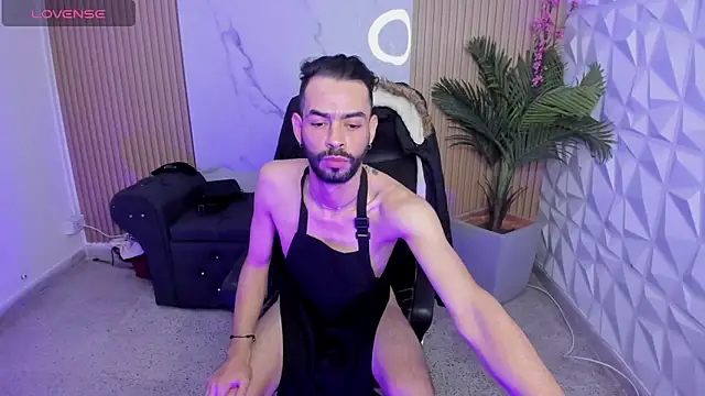 Snapshot of arcangel_harris chatting on December 2025 11:47:02 AM arcangel harris online show from December 2025 11:47:02 AM