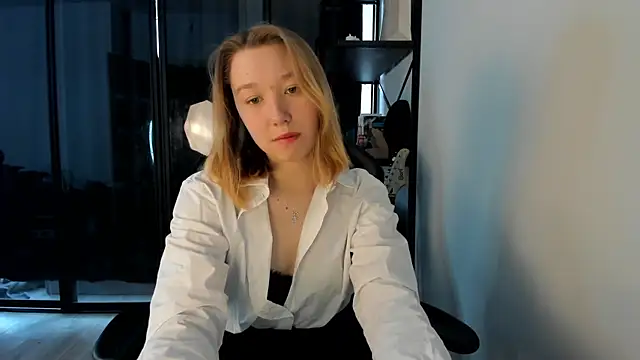 Agatha Mayson online show from February 2026 06:09:02 AM